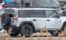 Jeep Recon 电动 SUV 首次出现在道路上